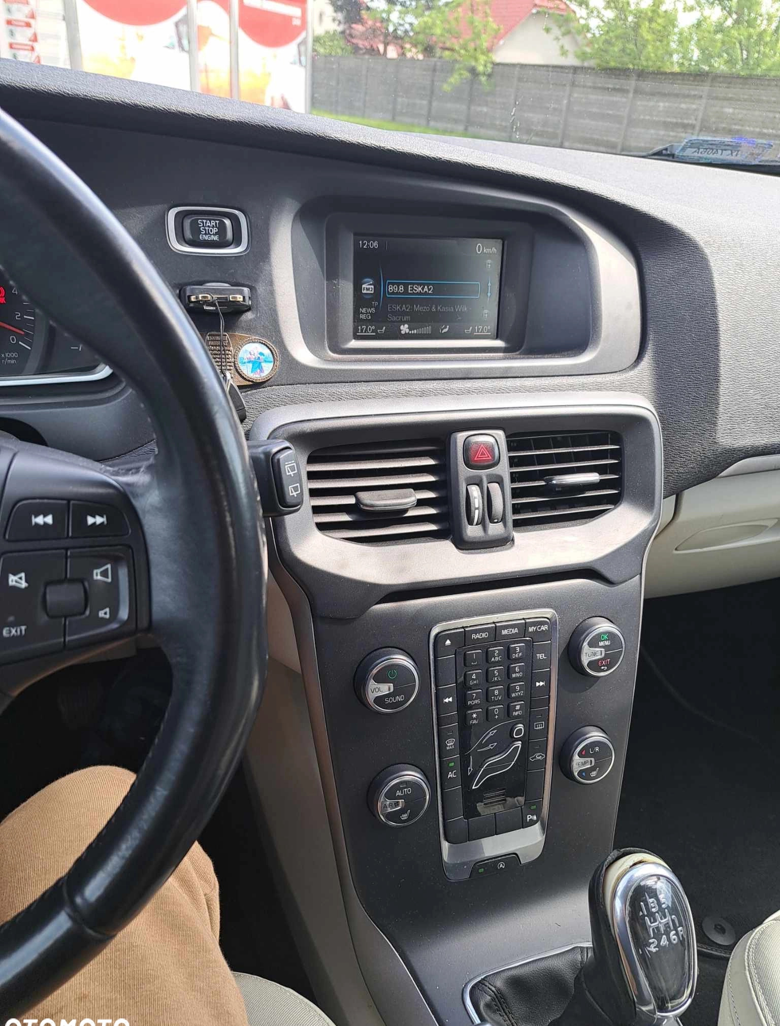 Volvo V40 cena 31900 przebieg: 240000, rok produkcji 2014 z Warszawa małe 29